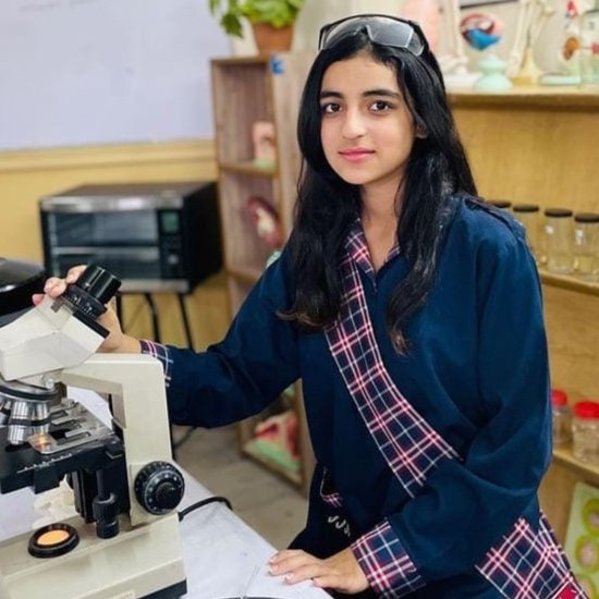 Mahnoor in front of microscope